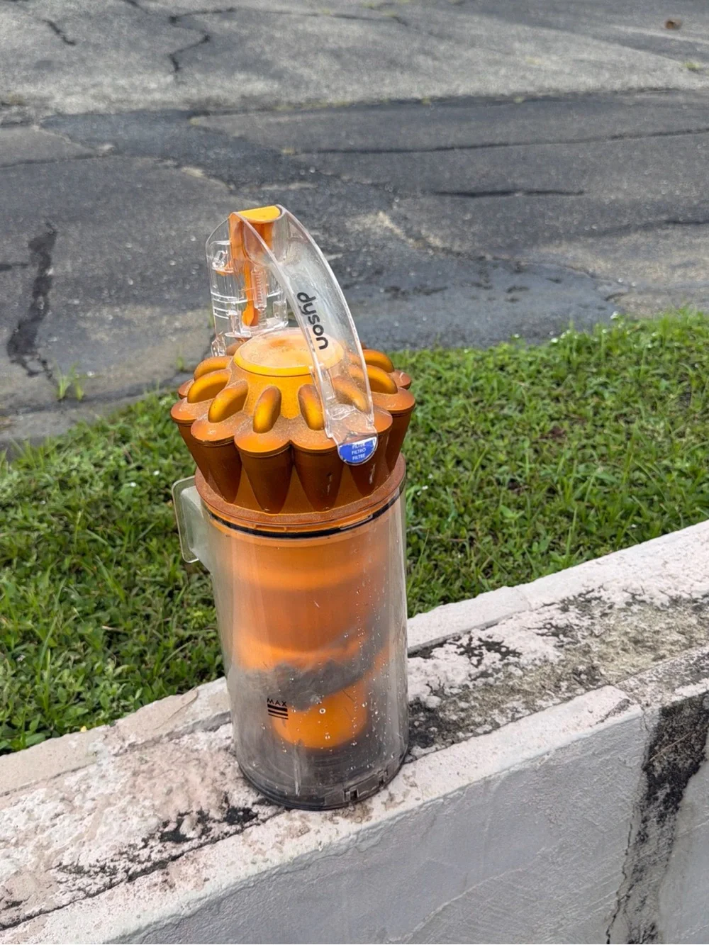 Dyson UP19 CANISTER DUST BIN w/ INNER CYCLONE 965917-12 Gold